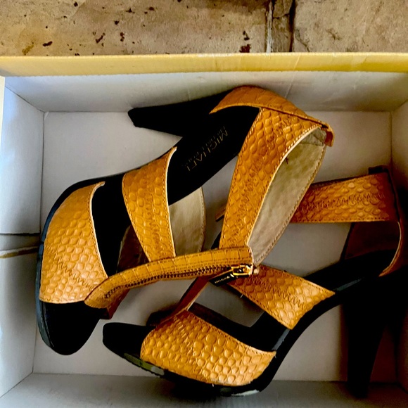 Michael Kors heels - Picture 1 of 5